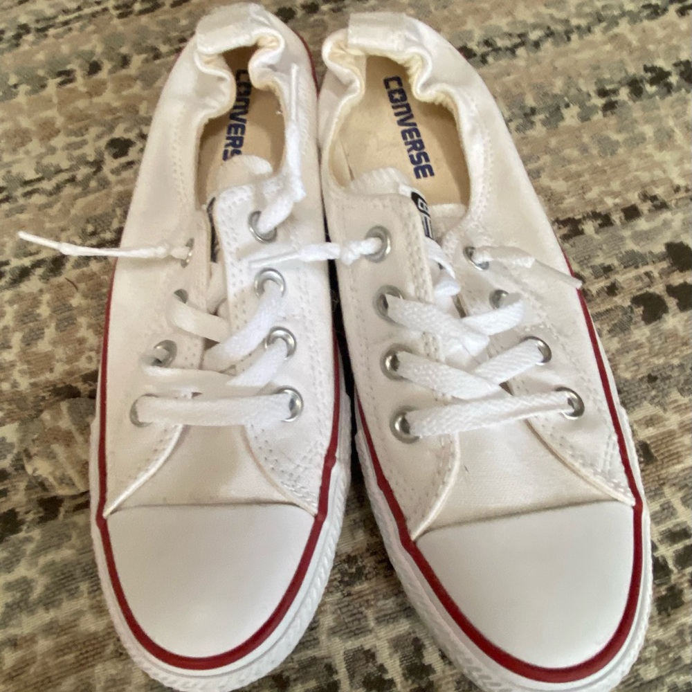Women’s Converse white size 8 Never Worn